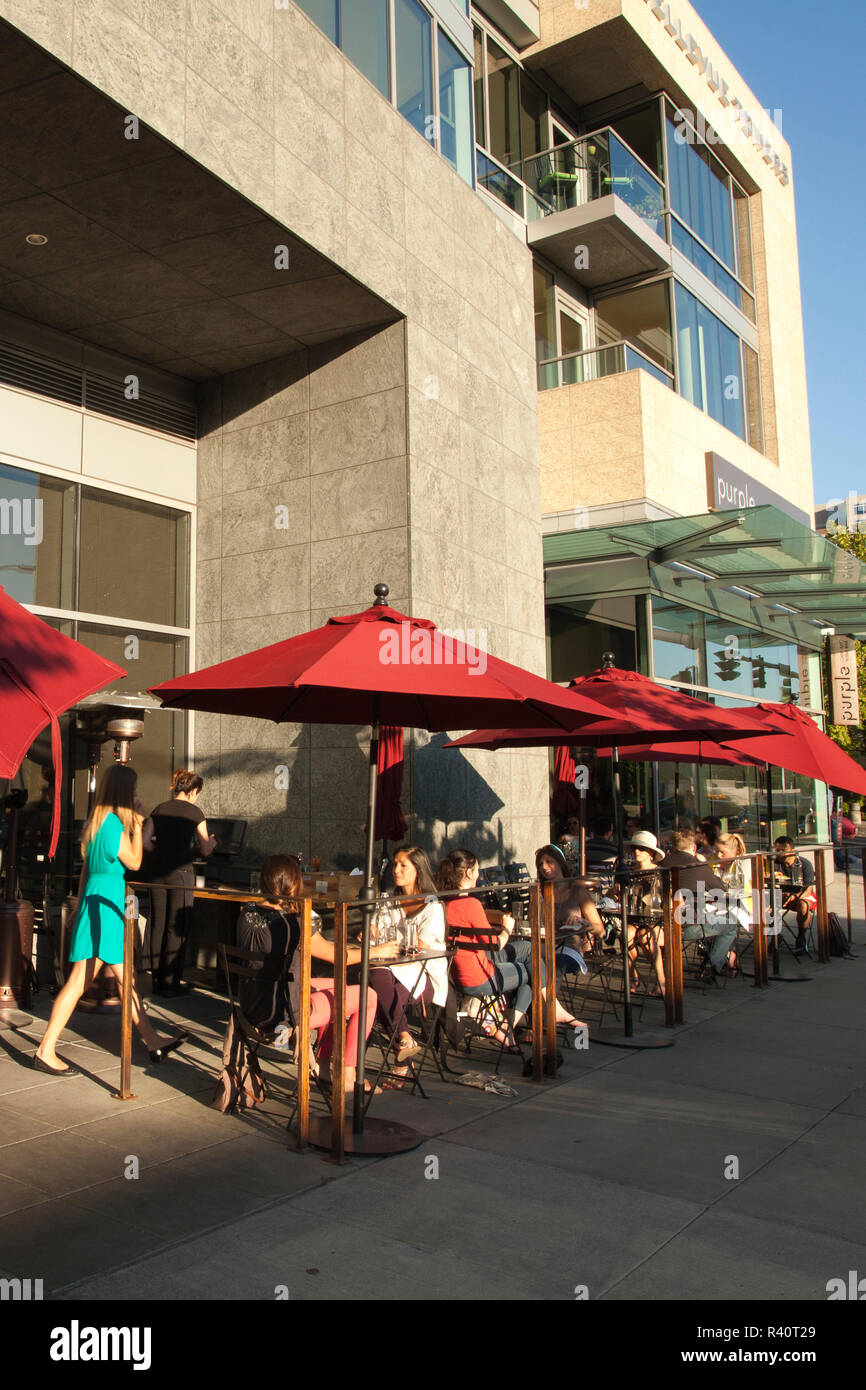 USA, Washington State, Bellevue, Außenbereich Lila Restaurant Stockfoto