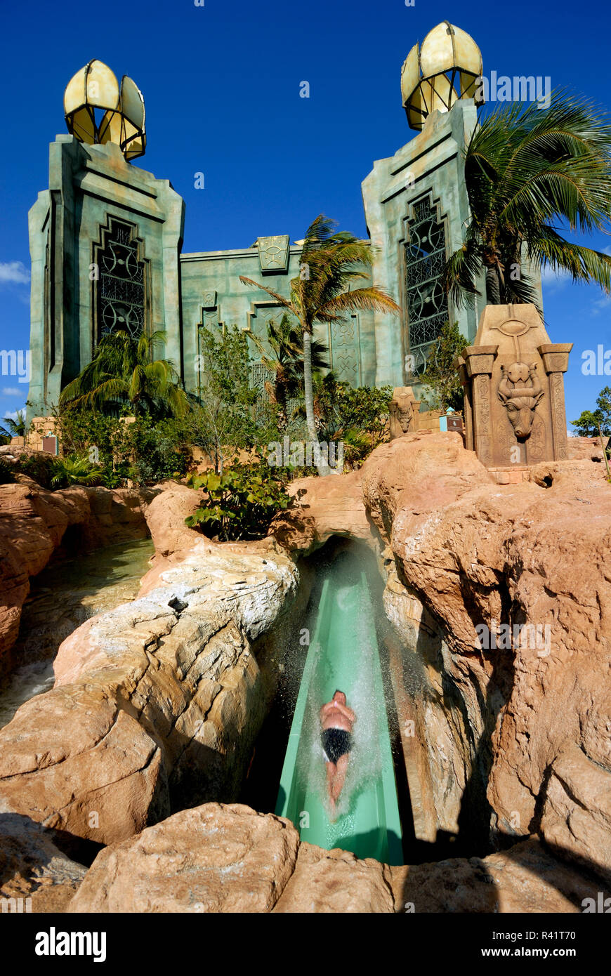 Die beeindruckende Grand Herzstück von Atlantis' Neue wasserlandschaft bietet seinen Gästen vier Adrenalin-induzierende Wasserrutschen mit 'Master Blaster"-Technologie Stockfoto