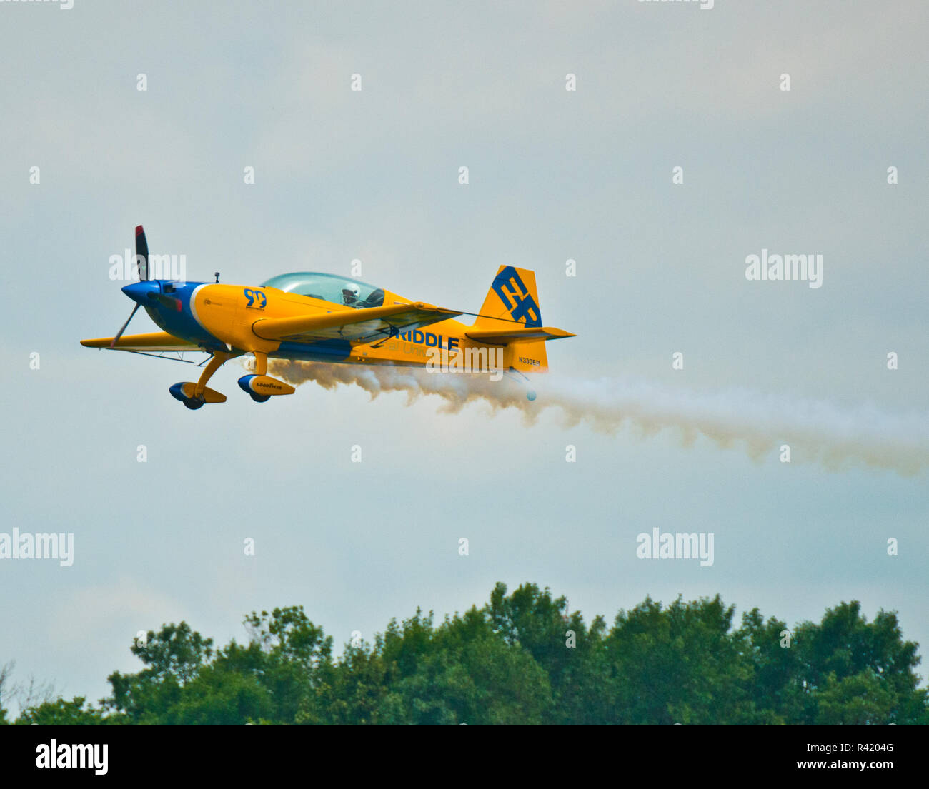 USA, Wisconsin, Oshkosh, AirVenture 2016, Matt Chapman in Embrey Rätsel Extra 330LX aerobatic Flugzeug Stockfoto