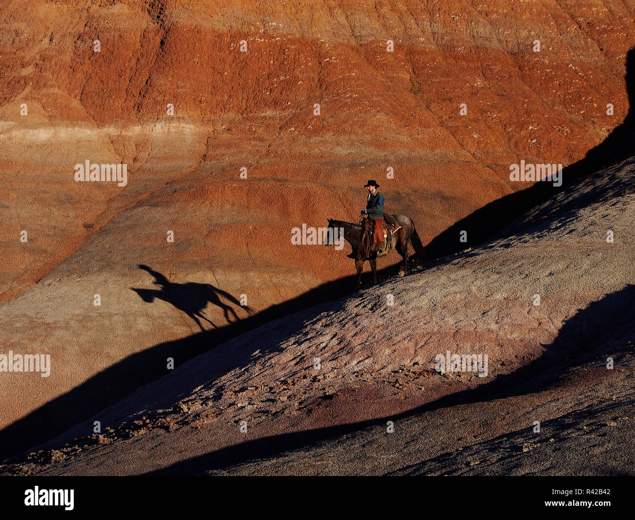 USA, Wyoming, Shell, Big Horn Mountains, Reiter mit Schatten, die Hügel in Painted Desert (MR) Stockfoto