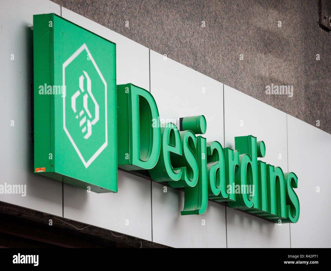 MONTREAL, KANADA - 5 November, 2018: Desjardins Bank Logo auf ihren wichtigsten Zweig für Montreal, Quebec. Mouvement Desjardins Banque ist einer der wichtigsten Ba Stockfoto