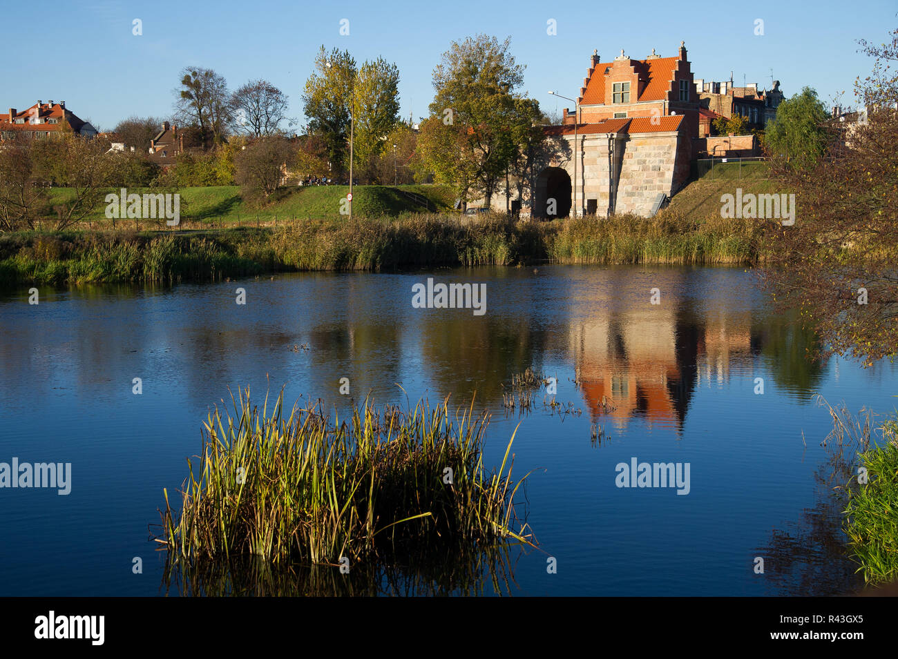 Renaissance Brama Nizinna (Tiefland Tor) von Jan Strakowski im XVII Jahrhundert erbaut ist ein Teil der frühen Neuzeit Befestigungsanlagen der Stadt Danzig, in der unteren Stadt Stockfoto