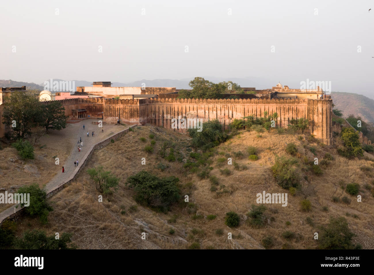 Menschen besuchen Jaigarh Fort (Diya Burj) in Jaipur, Rajasthan, Indien Stockfoto