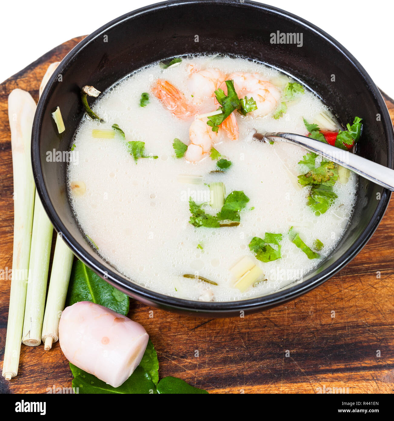 Oben Ansicht von Thai Suppe Tom Yam und Zutaten Stockfoto