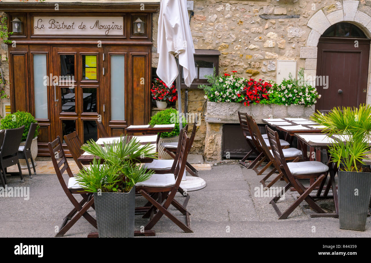 Mougins, Frankreich, 6. Juni 2016. Le Bistrot de Mougins, Restaurant in der  Innenstadt von Mougins Stockfotografie - Alamy