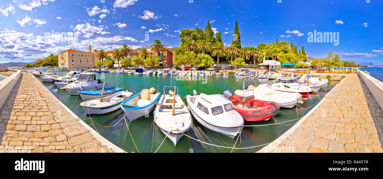 Kastel Luksic Hafen und Sehenswürdigkeiten Sommer Panoramaaussicht ...