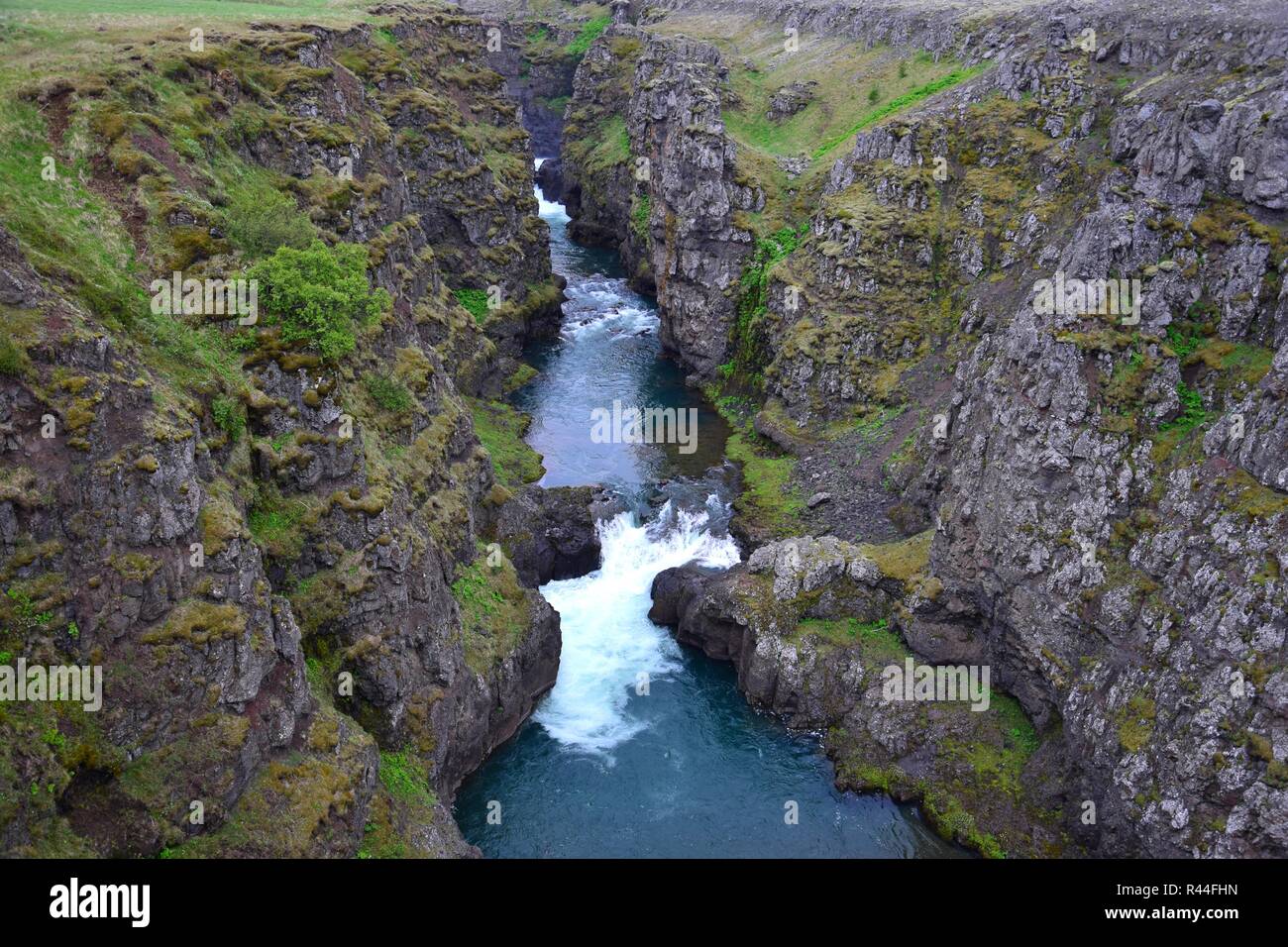 Die kolugljufur Canyon im Nordwesten von Island, die von der weiblichen troll Kola nach der Legende gegraben wurde. Stockfoto