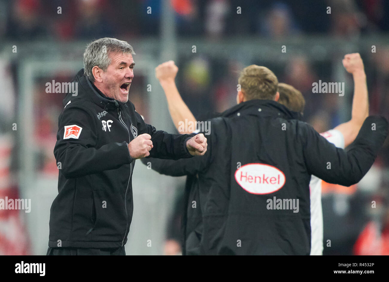 Friedhelm FUNKEL, DUS-headcoach, Jubeln, Freude, Emotionen, feiern, lachen, Jubeln, Jubeln, reißt die Arme, ballte die Faust, Feiern, Feier, FC BAYERN MÜNCHEN - Fortuna Düsseldorf 3-3 - DFL-Bestimmungen verbieten die Verwendung von Fotografien als BILDSEQUENZEN und/oder quasi-VIDEO - 1. Deutsche Fussball Liga, München, 24. November 2018 Saison 2018/2019, Spieltag 12, FCB, Düsseldorf © Peter Schatz/Alamy leben Nachrichten Stockfoto