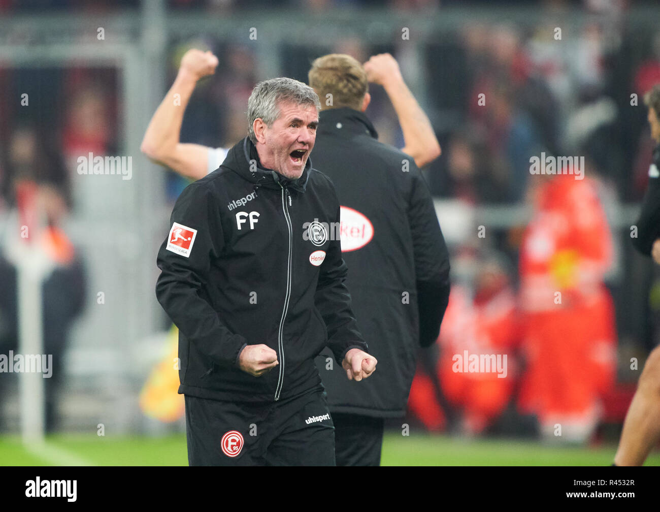 Friedhelm FUNKEL, DUS-headcoach, Jubeln, Freude, Emotionen, feiern, lachen, Jubeln, Jubeln, reißt die Arme, ballte die Faust, Feiern, Feier, FC BAYERN MÜNCHEN - Fortuna Düsseldorf 3-3 - DFL-Bestimmungen verbieten die Verwendung von Fotografien als BILDSEQUENZEN und/oder quasi-VIDEO - 1. Deutsche Fussball Liga, München, 24. November 2018 Saison 2018/2019, Spieltag 12, FCB, Düsseldorf © Peter Schatz/Alamy leben Nachrichten Stockfoto
