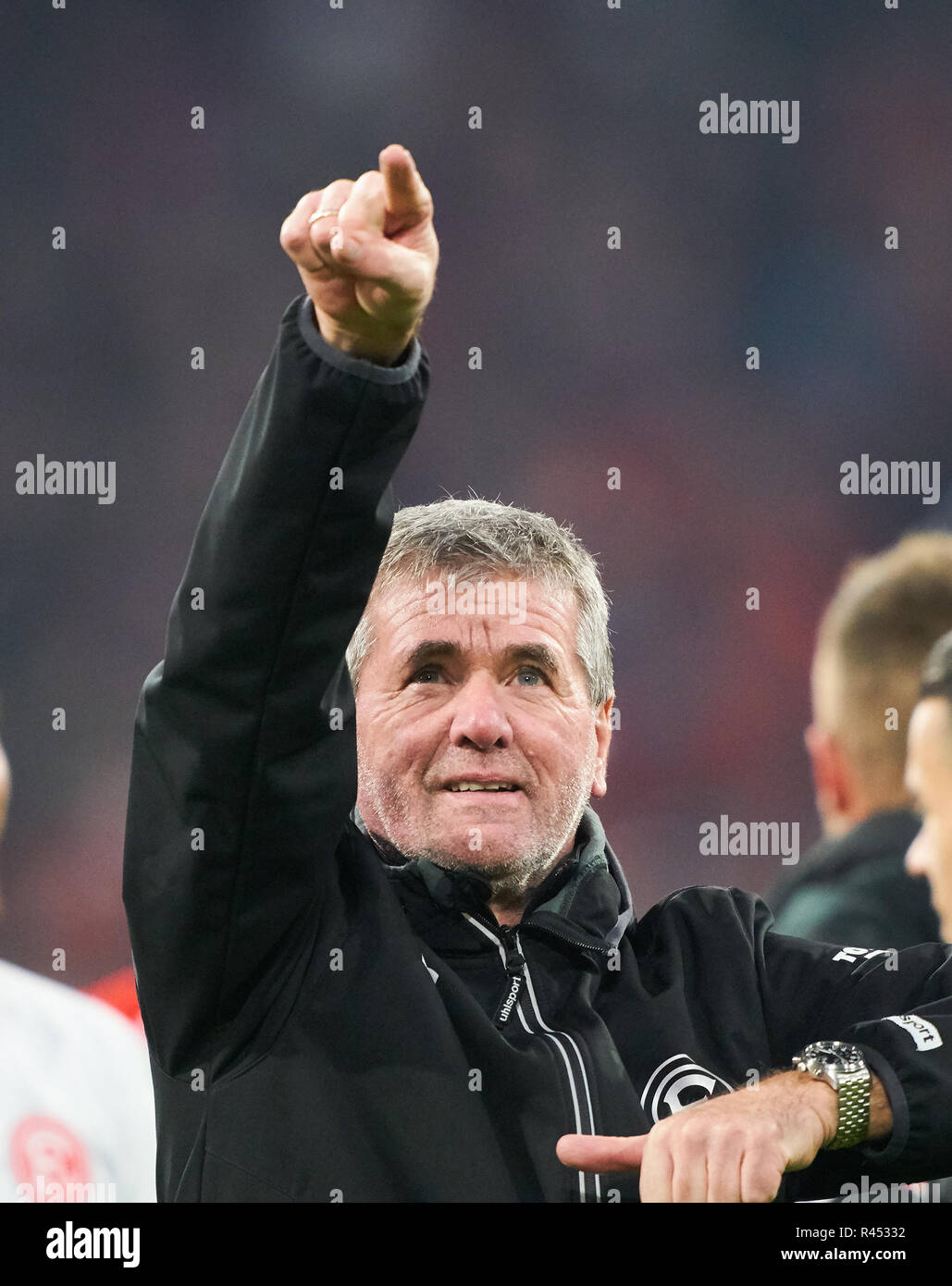 Friedhelm FUNKEL, DUS-headcoach, Jubeln, Freude, Emotionen, feiern, lachen, Jubeln, Jubeln, reißt die Arme, ballte die Faust, Feiern, Feier, FC BAYERN MÜNCHEN - Fortuna Düsseldorf 3-3 - DFL-Bestimmungen verbieten die Verwendung von Fotografien als BILDSEQUENZEN und/oder quasi-VIDEO - 1. Deutsche Fussball Liga, München, 24. November 2018 Saison 2018/2019, Spieltag 12, FCB, Düsseldorf © Peter Schatz/Alamy leben Nachrichten Stockfoto