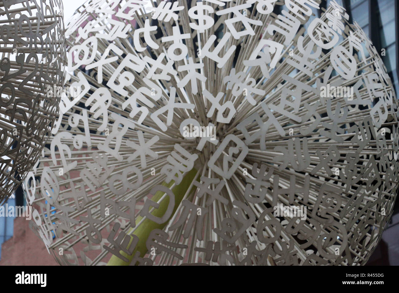 Chongqin, Chongqin, China. 25 Nov, 2018. Chongqing, China - Riesen Löwenzahn Skulpturen kann im Südwesten Chinas Chongqing gesehen werden. Credit: SIPA Asien/ZUMA Draht/Alamy leben Nachrichten Stockfoto