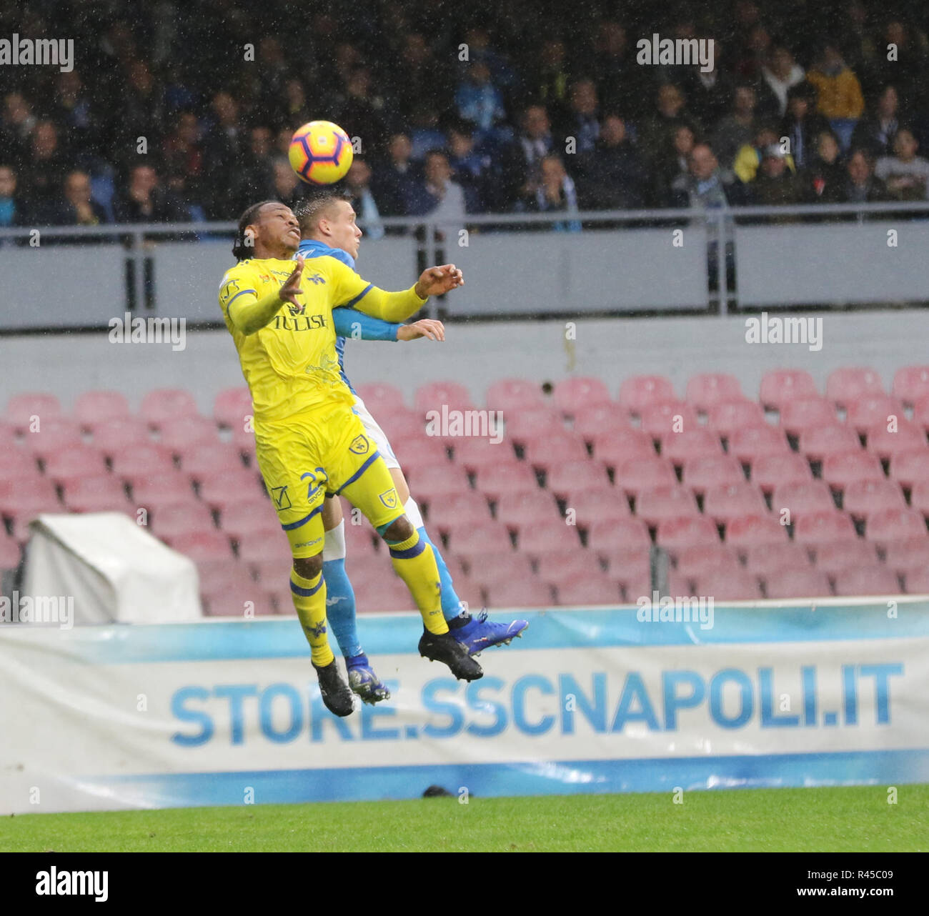 November 25, 2018 - Neapel, Kampanien, Italien, 2018-11-25, italienische Serie A SSC Neapel - SC Chievo Verona. in Bildern. Endergebnis SSC Napoli 0:0 SC Chievo Verona. Quelle: Fabio Sasso/ZUMA Draht/Alamy leben Nachrichten Stockfoto