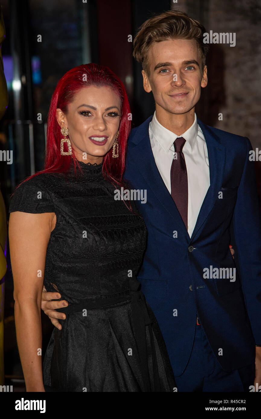 LONDON, ENGLAND - 25. NOVEMBER: Dianne Buswell und Joe Sugg besucht die British Academy Awards 2018 Kinder im Roundhouse am 25. November in London, England 2018. Credit: Gary Mitchell, GMP-Media/Alamy leben Nachrichten Stockfoto