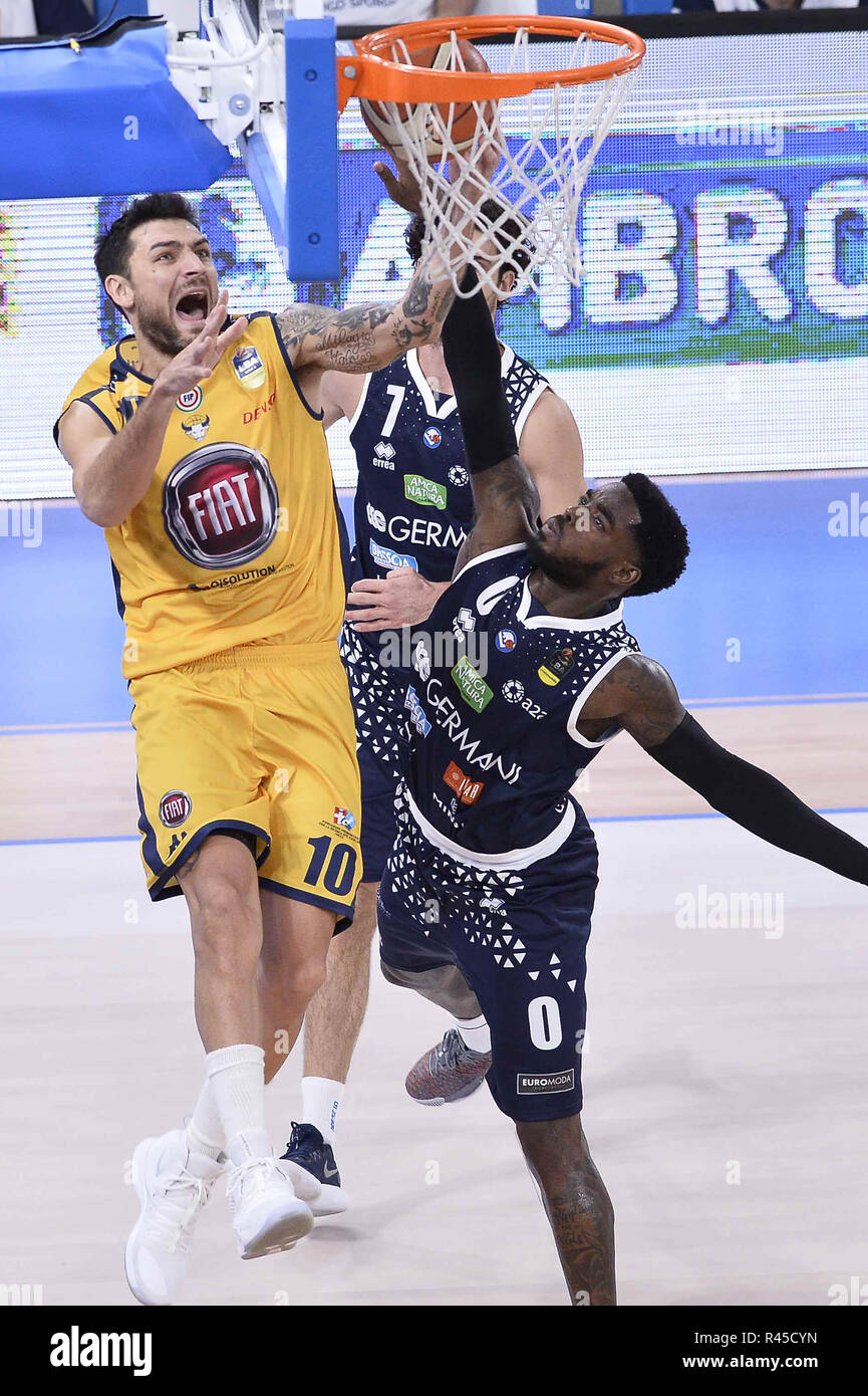 Foto Richard Morgano/LaPresse 25 Novembre 2018 Brescia, Italia Sport Warenkorb Serie A 2018/2019, Germanen Warenkorb Brescia vs Fiat Torino Nella Foto: Carlos DELFINO Foto Richard Morgano/LaPresse November 25, 2018 Brescia, Italien Sport Warenkorb Serie A 2018/2019, Germanen Warenkorb Brescia Fiat Torino Im pic vs: delfino Carlos Stockfoto