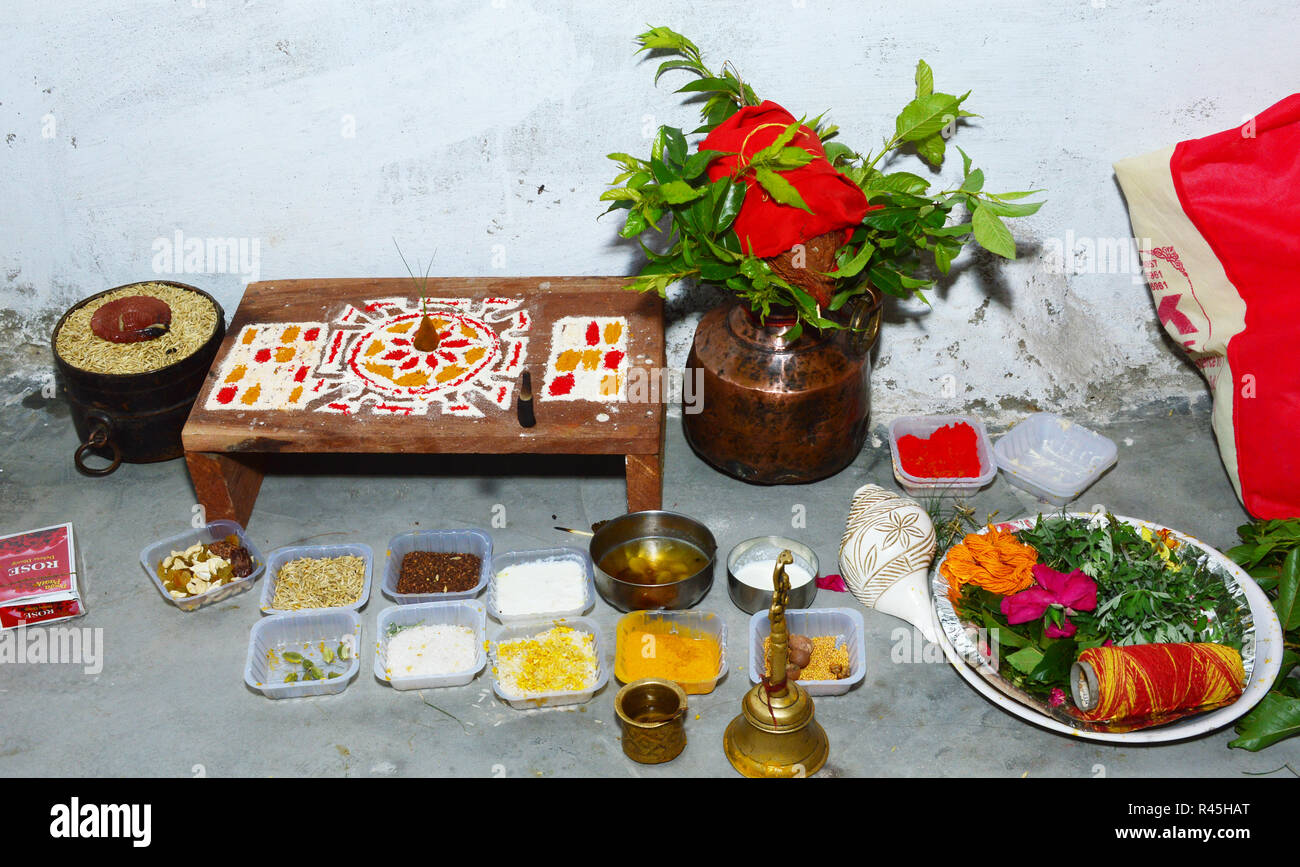 Gottes Ganesh ist Anbetung durchgeführt. muss positive Ergebnis für jede wichtige Arbeit erledigen zu können. Hier ist die Plattform wie Gottesdienst durchzuführen. Stockfoto