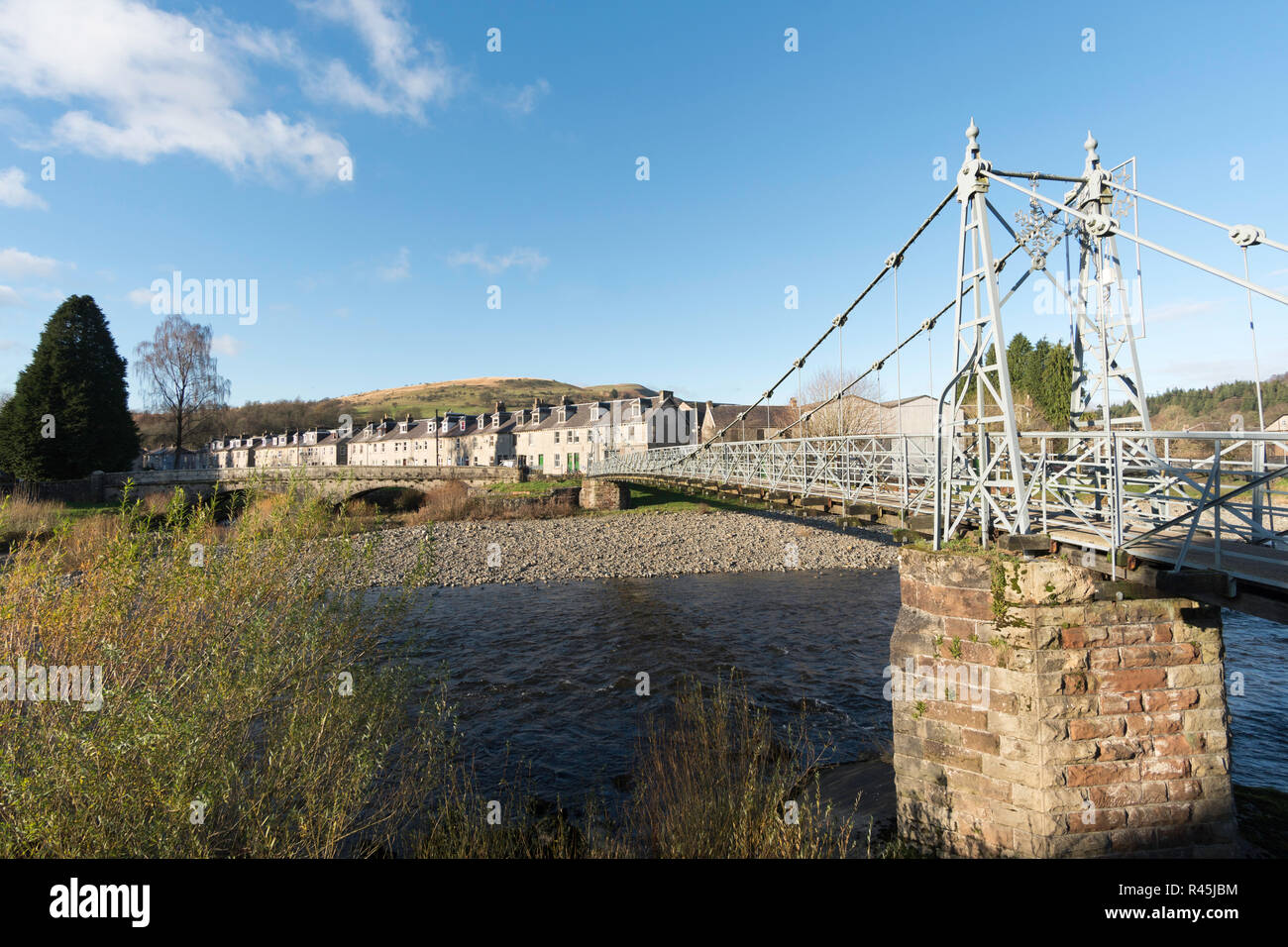 Die denkmalgeschützten, viktorianischen suspension Fußgängerbrücke, die Boatford Brücke über den Fluss Esk, Langholm, Dumfries und Galloway, Schottland, Großbritannien Stockfoto