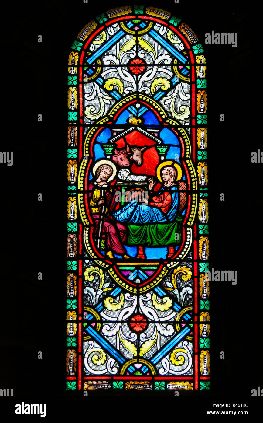 Glasfenster in der Kathedrale von Monaco, eine Krippe zu Weihnachten Stockfoto