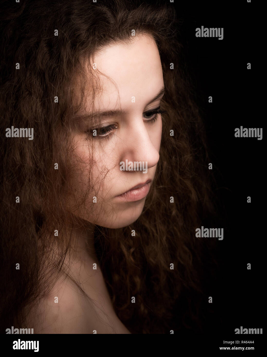 Teenager Frau mit Langen lockigen Haare Ingwer Stockfoto
