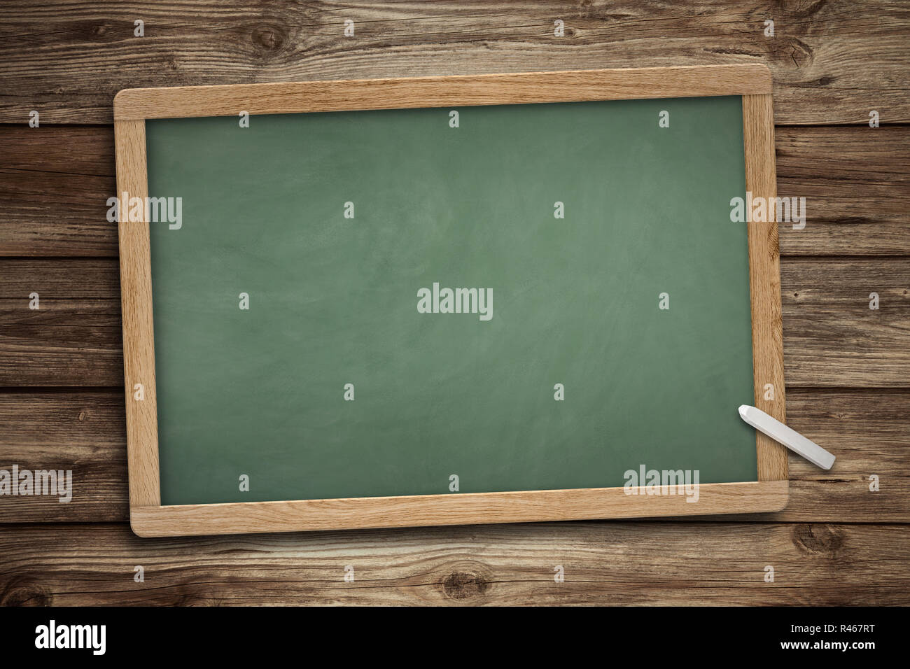 Leere Grune Schiefer Tafel Und Holz Hintergrund Stockfotografie Alamy