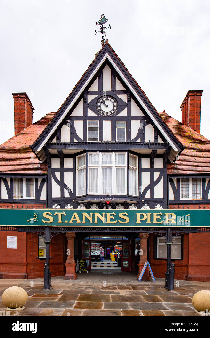 Eingang St Annes Pier in Lytham St Annes Lancashire, Großbritannien Stockfoto