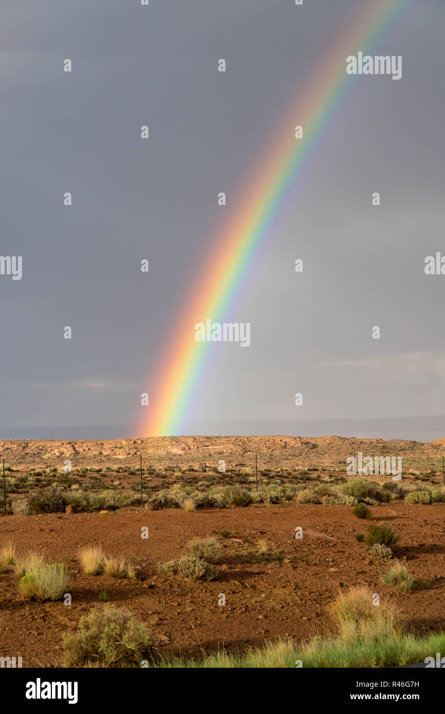 Am Ende des Regenbogens am roten Felsen nach starkem Regen, South West Amerika Stockfoto