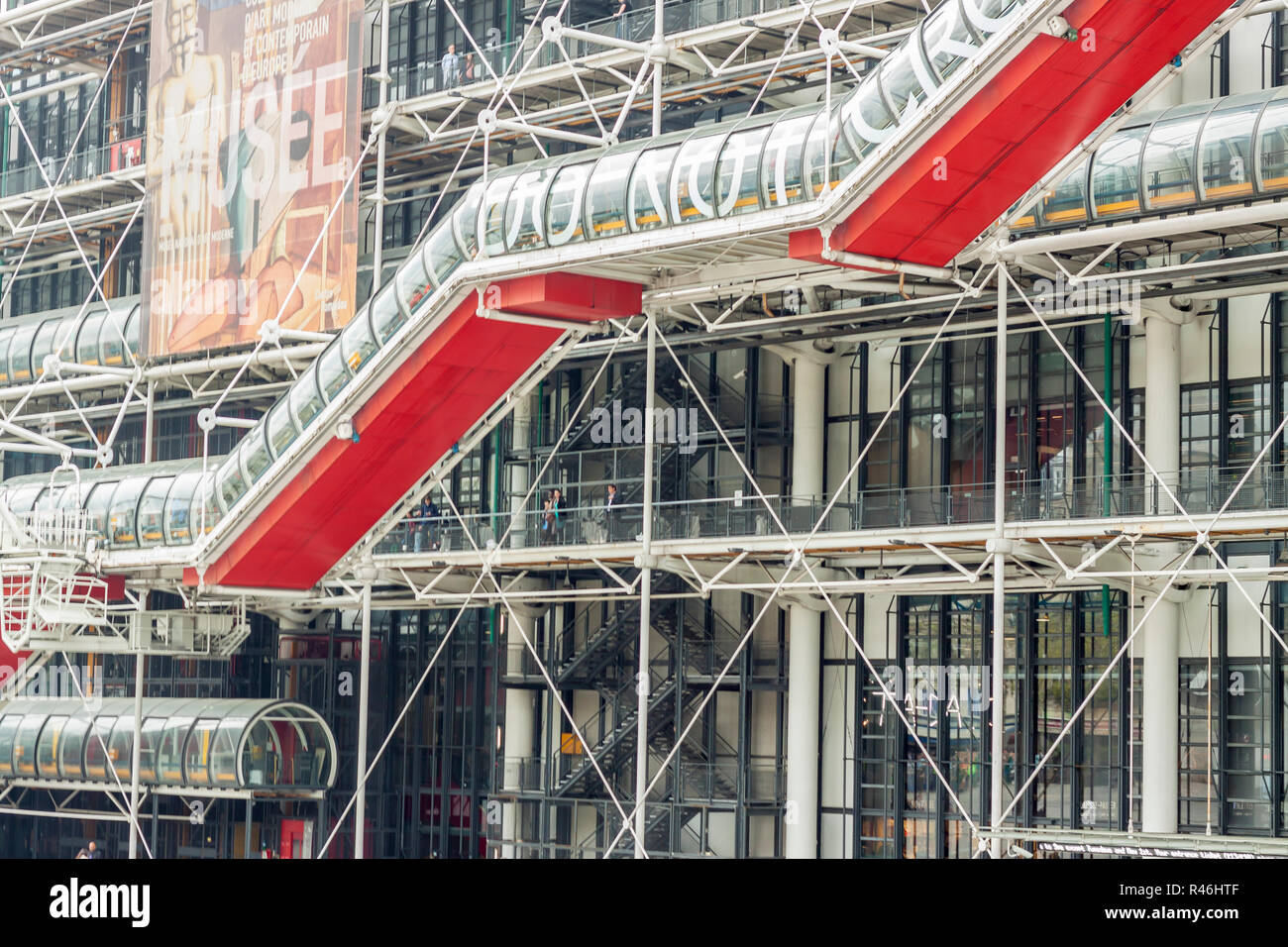 PARIS, Frankreich, 26. APRIL: Centre Georges Pompidou am 26. April 2013 in Paris. Die postmodernen Struktur in 1977 abgeschlossen ist einer der beliebtesten landma Stockfoto