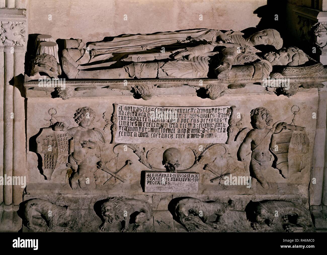 CAPILLA ANAYA SEPULCRO GTRREZ MONRO Y MUJER. Lage: CATEDRAL VIEJA. SALAMANCA. Spanien. Stockfoto