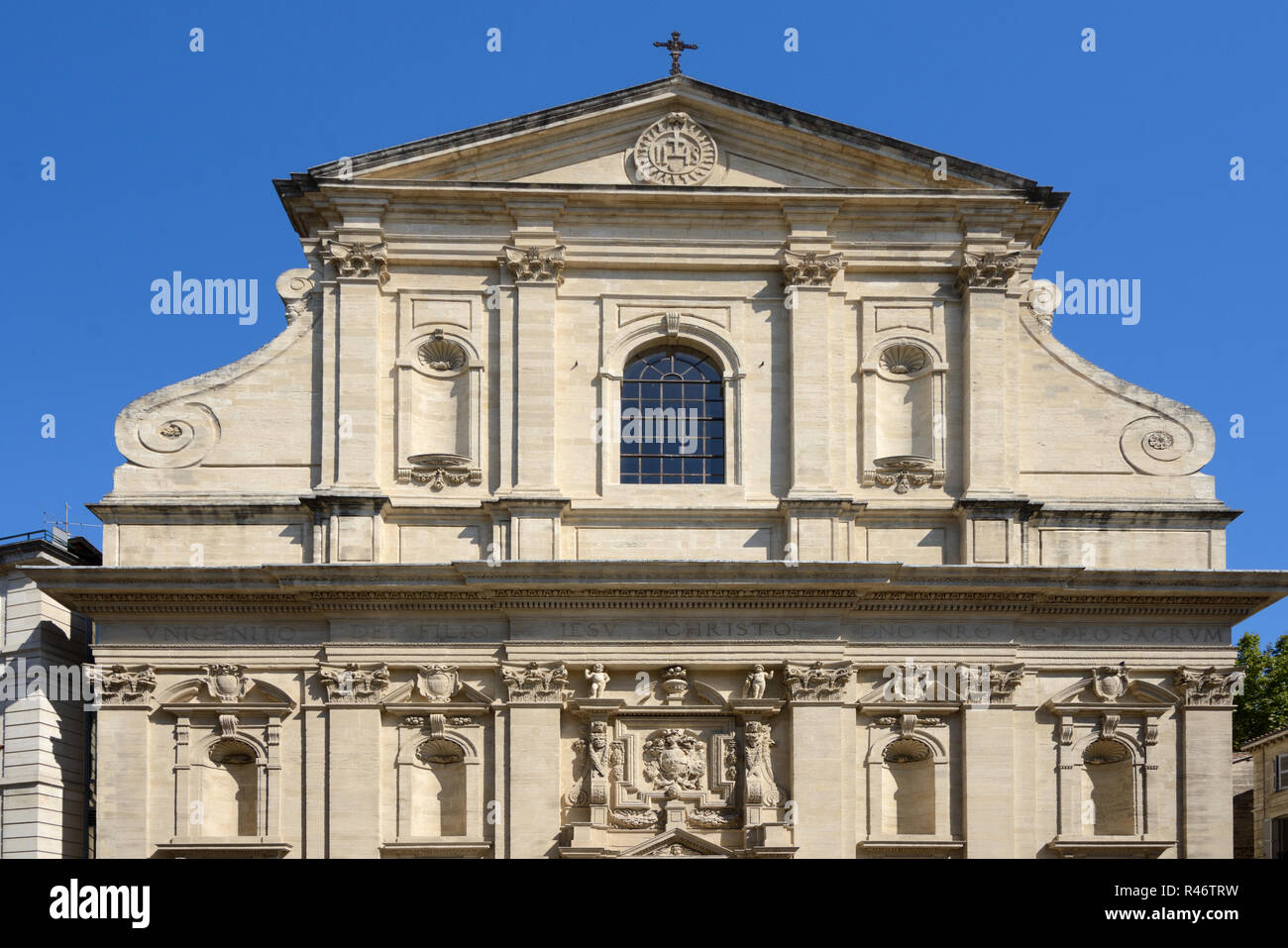 Barocke Fassade (1620) des Musée Lapidaire oder das Archäologische Museum, in der ehemaligen Kapelle eines Jesuitenkollegs, Avignon Provence Frankreich Stockfoto