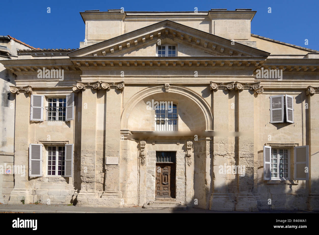 Die klassische Fassade des Eglise des Minimes c 16-18., gegründet 1326, oder 57 Kirche, ehemals Eglise Notre Dame Wunder, Avignon Provence Frankreich Stockfoto