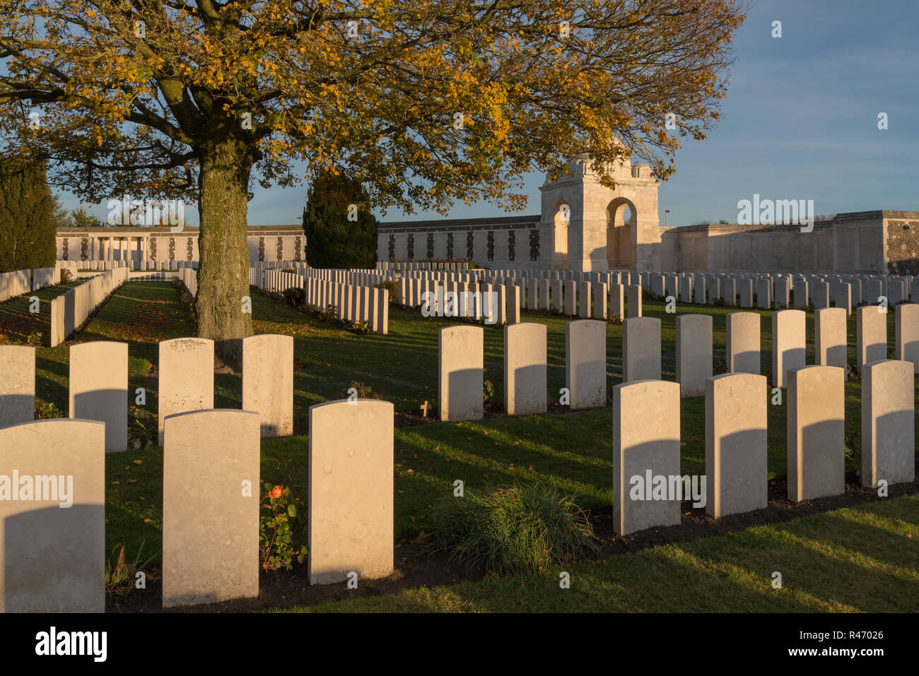 Tyne Cot britischen Soldatenfriedhof und Denkmal für die fehlt in der Nähe von Ypern Stockfoto