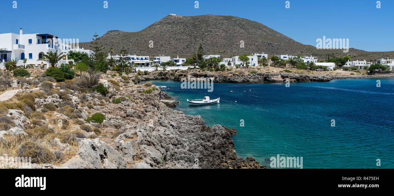 Blick auf Avlemonas Dorf auf der griechischen Insel Kithyra in die Ägäis. Stockfoto