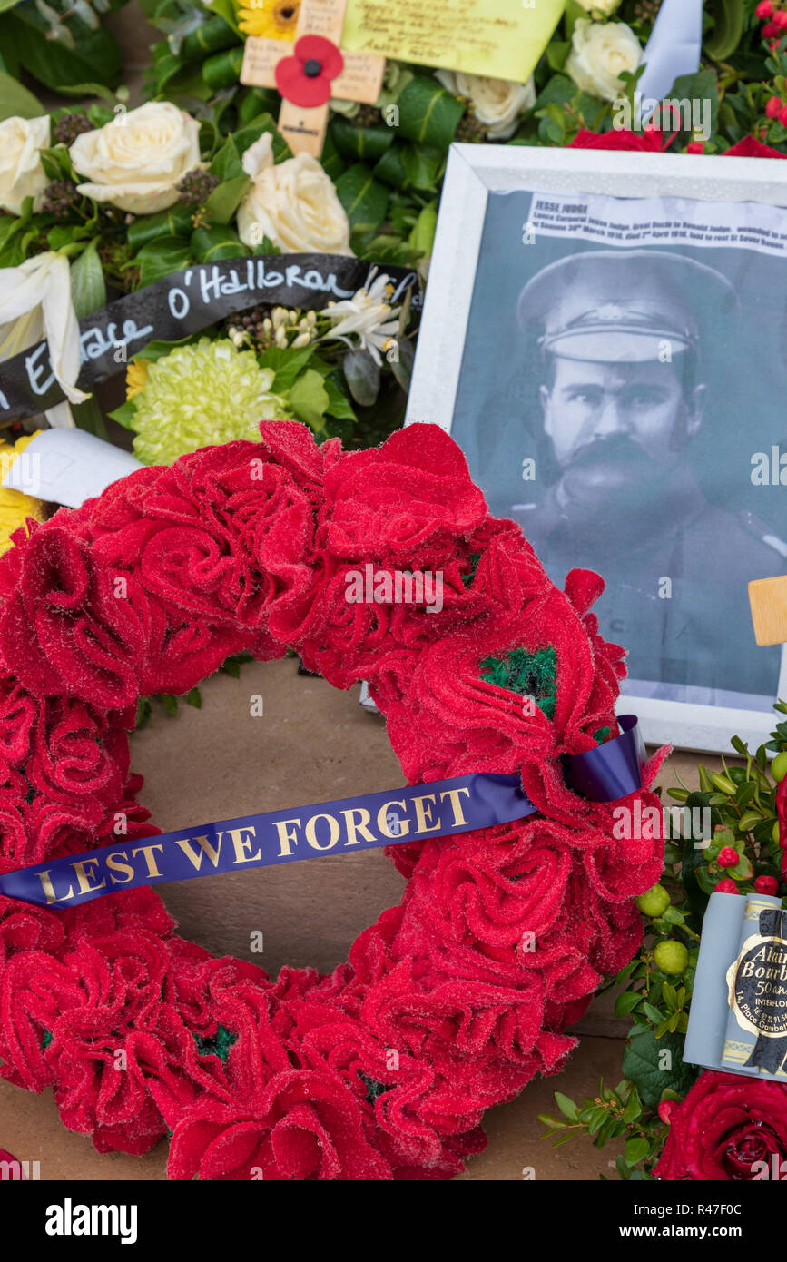 Floral Tribute an australischen National War Memorial und Denkmal für die Australischen fehlt zum 100. Jahrestag des Waffenstillstandes, Amiens, Frankreich Stockfoto