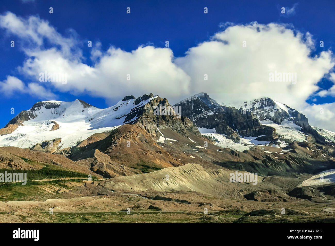 Berge und Wolken in Banff Stockfoto