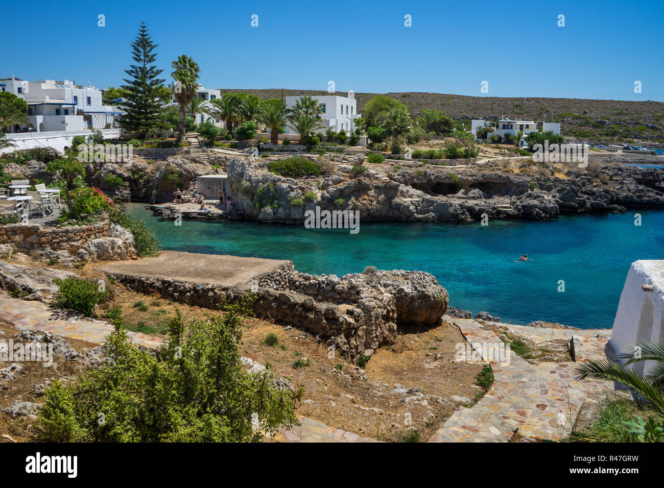 Blick auf Avlemonas Dorf auf der griechischen Insel Kithyra in die Ägäis. Stockfoto