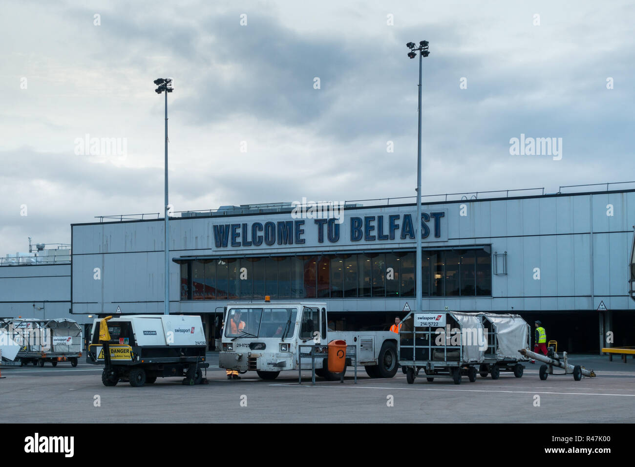 Belfast International Airport an einem kalten grauen bewölkten Herbst Tag Stockfoto
