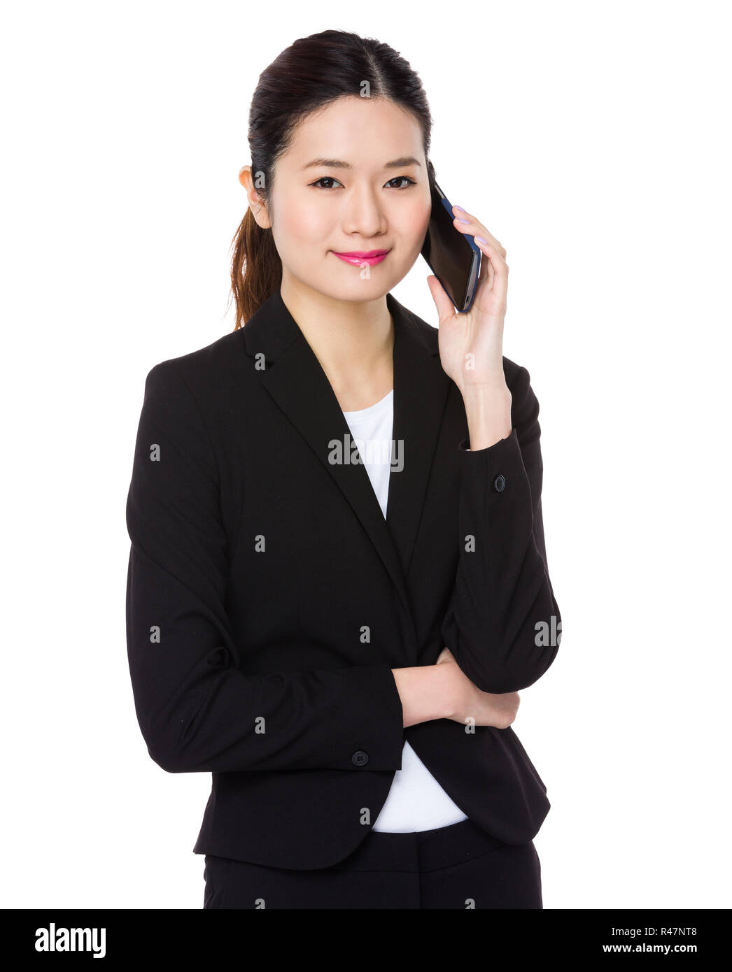 Asiatische Geschäftsfrau sprechen Sie mit Handy Stockfoto