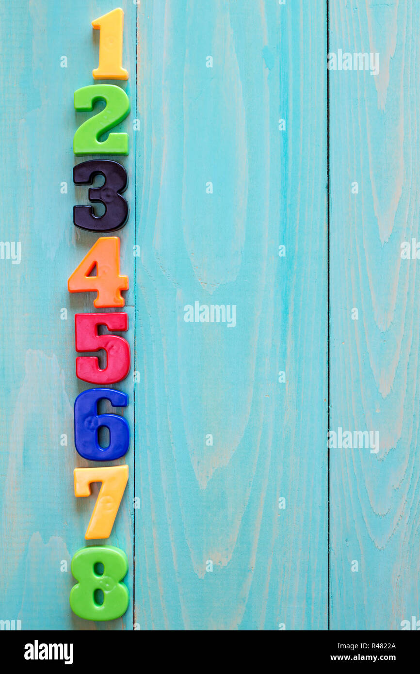 Set aus Kunststoff auf Holz- Hintergrund Stockfoto