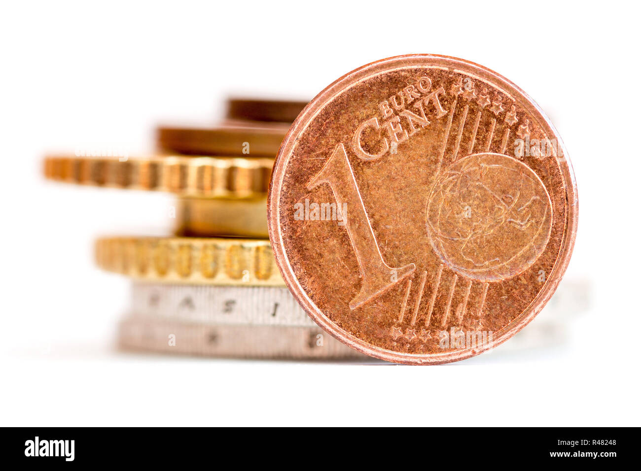 Euro-Münzen, die isoliert auf weiss Stockfoto