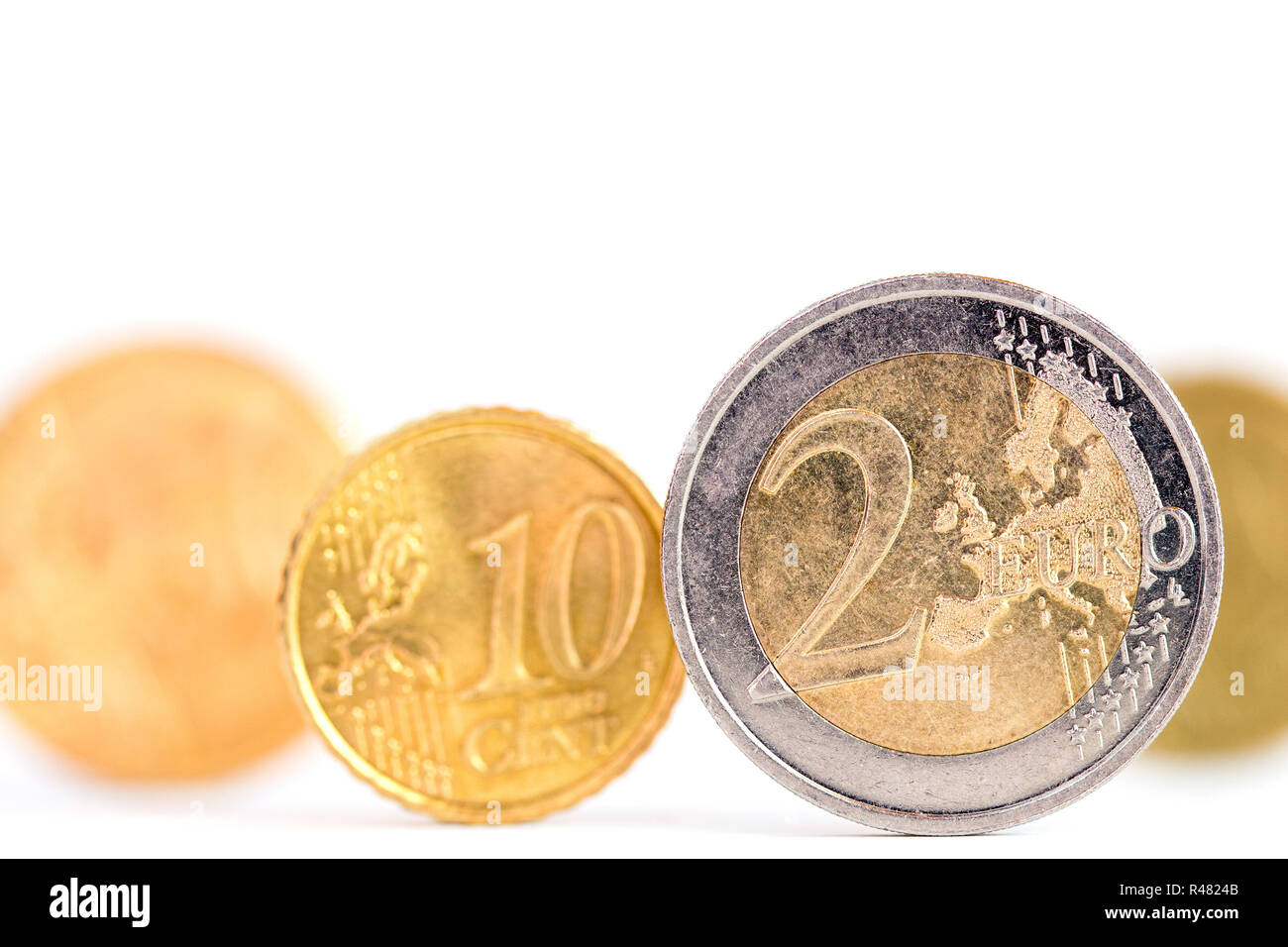 Euro Münzen über einem weißen Hintergrund Stockfoto