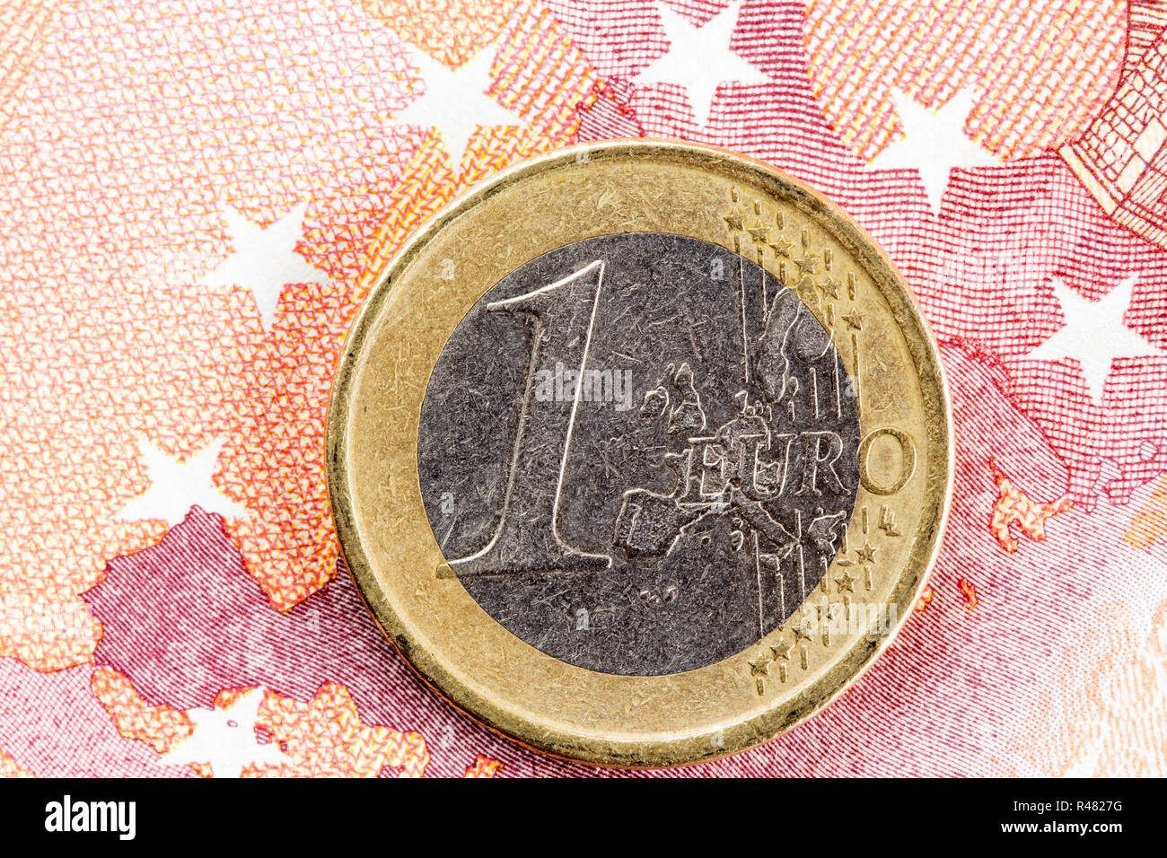 Euro Münze auf Europa Karte Stockfoto