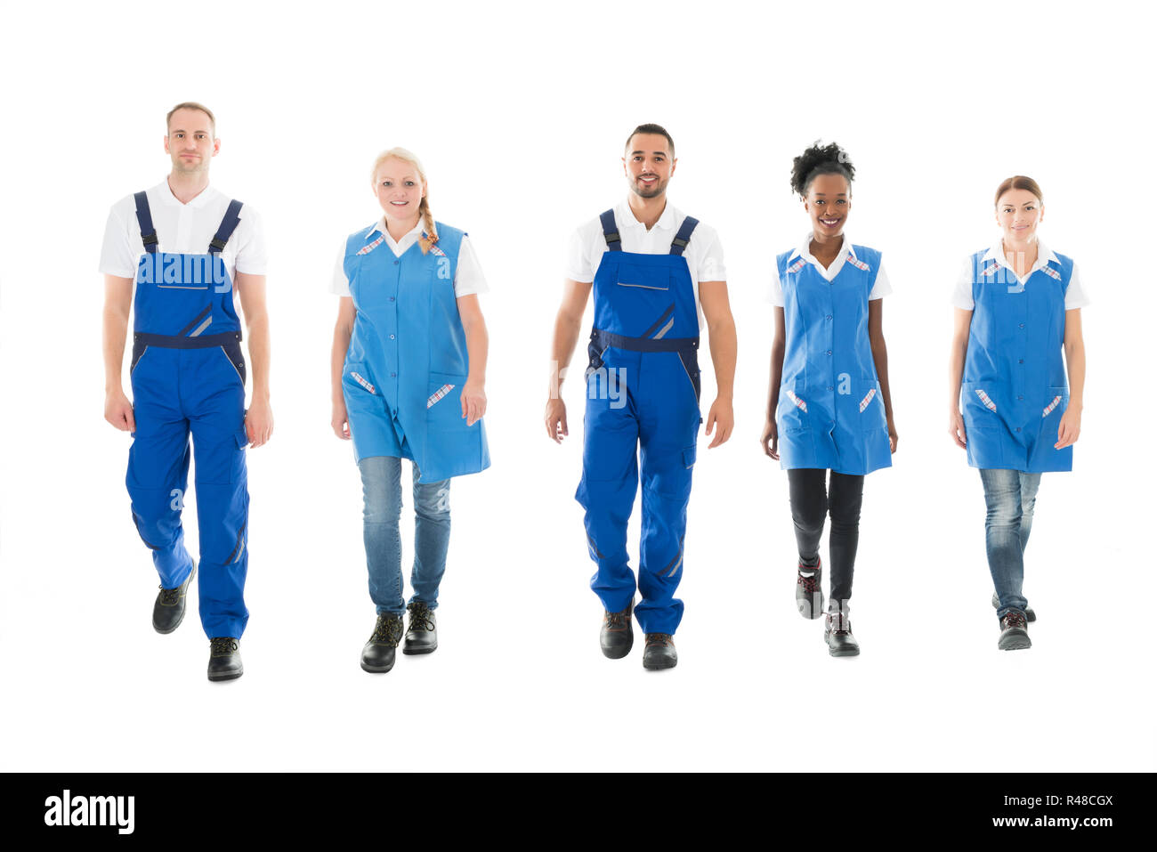 Portrait von Zuversichtlich multiethnischen Hausmeister Wandern in der Zeile Stockfoto