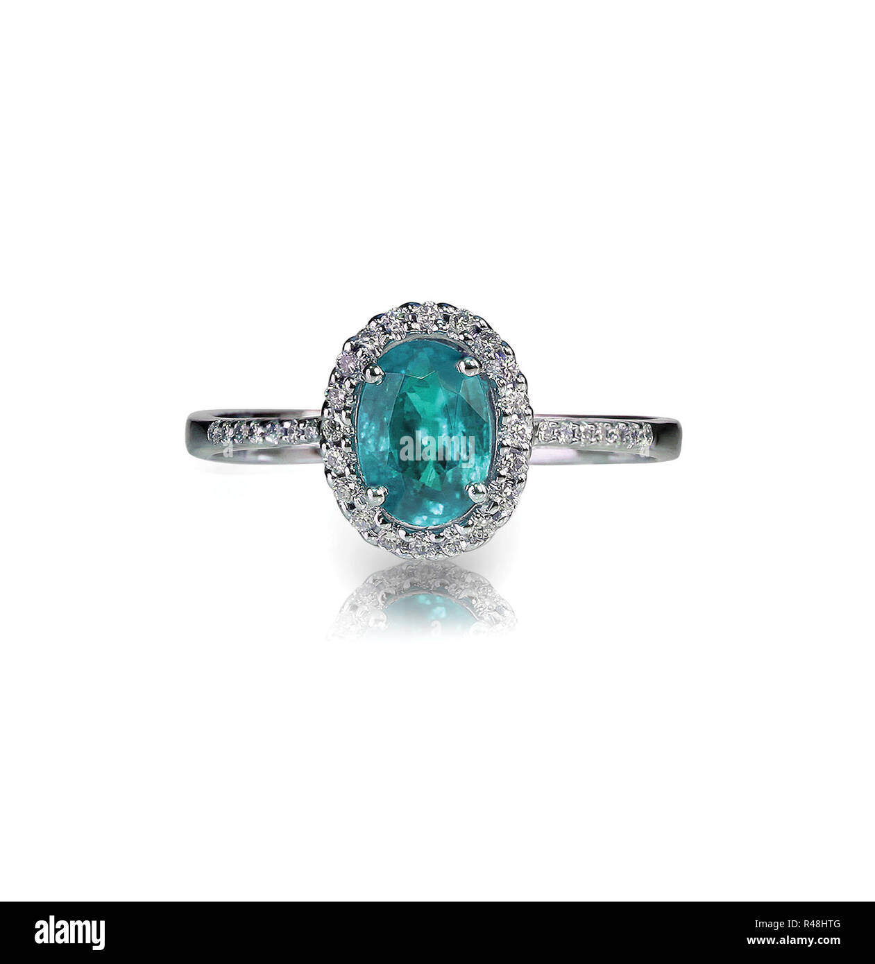 Aquamarin Zentrum Stein ring mit Diamant halo Stockfoto