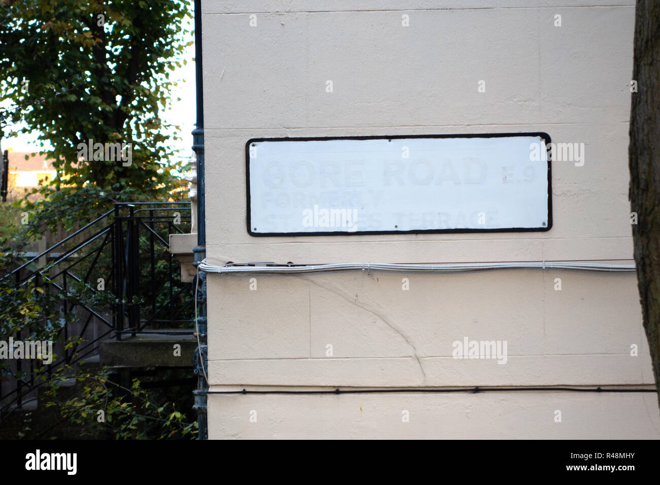 Lackiert leer London Street name Zeichen an der Ecke des Hauses Stockfoto