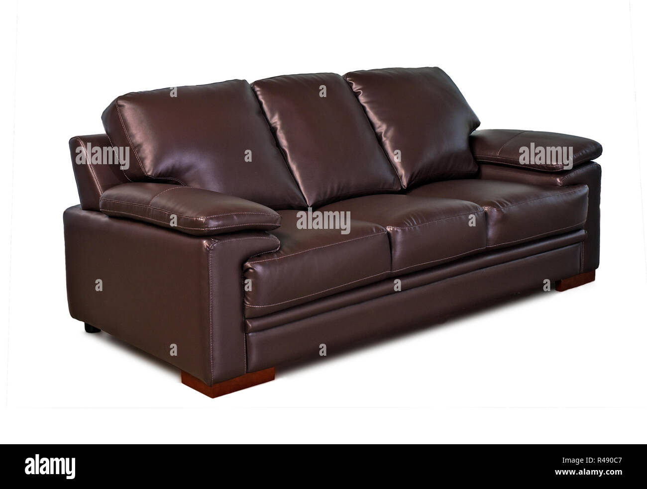 Braunes Leder Sofa auf weißem Hintergrund Stockfoto