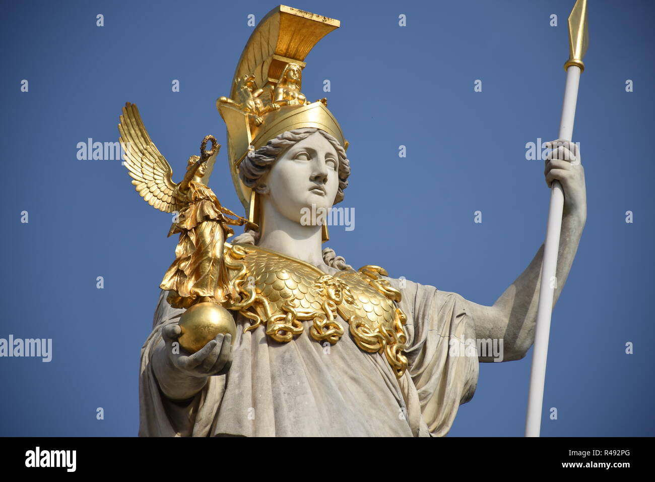 Pallas Athene Brunnen, Pallas Athene, Statue, Parlament Wien, Parlament, Wien, Dr. Karl Renner Ring, Ring Road Stockfoto