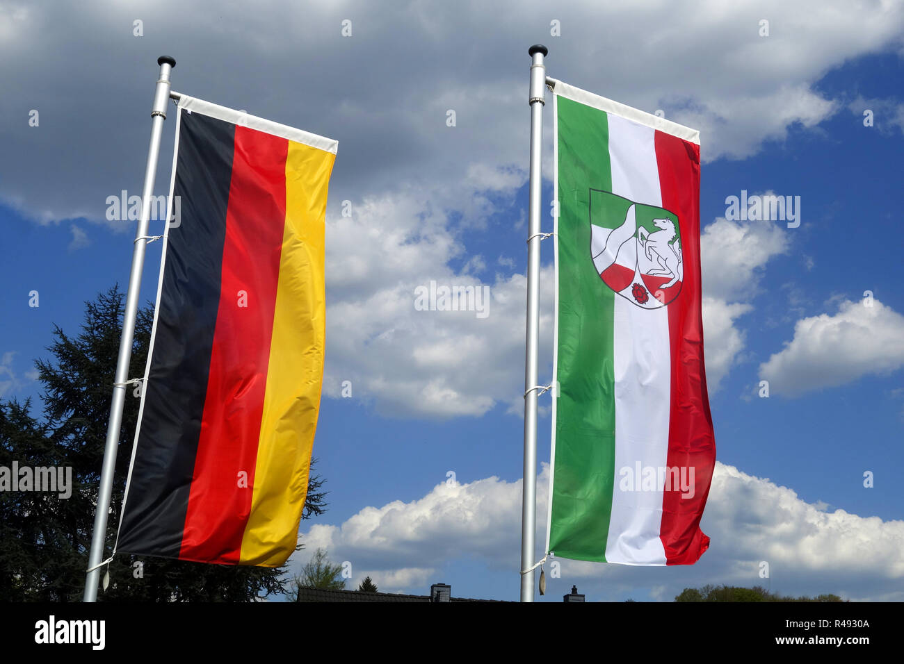 Flagge von NRW und Deutschland Stockfotografie - Alamy
