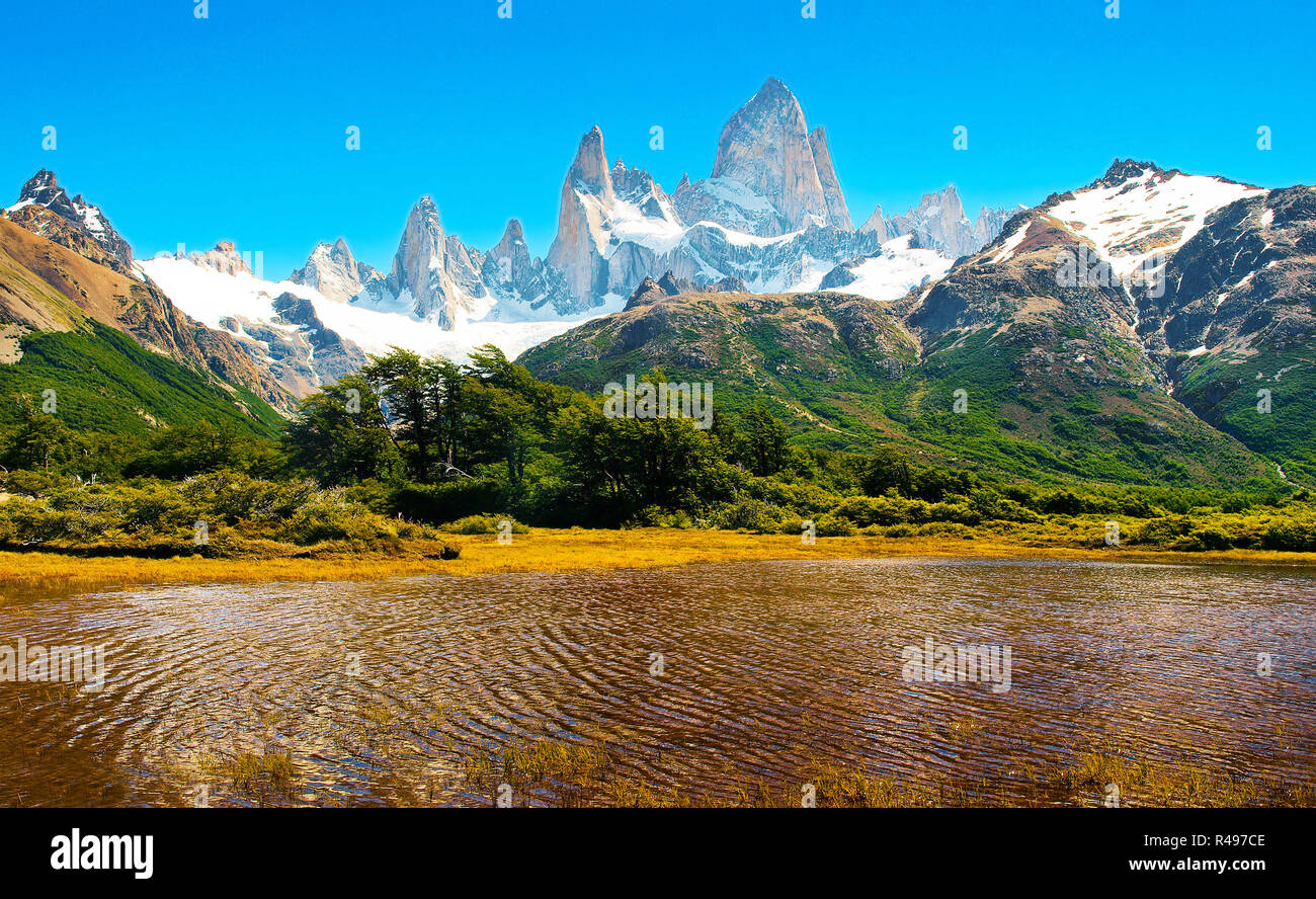Wunderschöne Landschaft mit Mt Fitz Roy im Nationalpark Los Glaciares, Patagonien, Argentinien, Südamerika Stockfoto Wunderschöne Landschaft mit Mt Fitz Roy im Nationalpark Los Glaciares, Patagonien, Argentinien, Südamerika Stockfoto