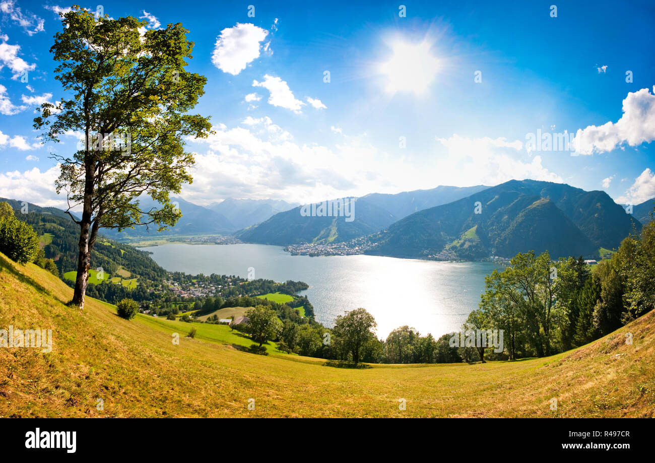 Schöne Landschaft mit Alpen und Zeller See in Zell am See, Salzburger Land, Österreich Stockfoto