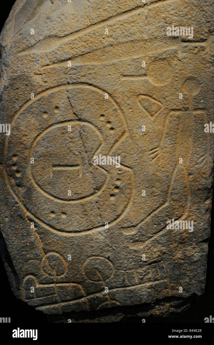 Stele eines Kriegers. Detail. 1000-850 v. Chr.. Späte Bronzezeit. Schiefer. Von Solana (Caban als del Castillo, Provinz Caceres, Extremadura). Nationalen Archäologischen Museum. Madrid. Spanien. Stockfoto