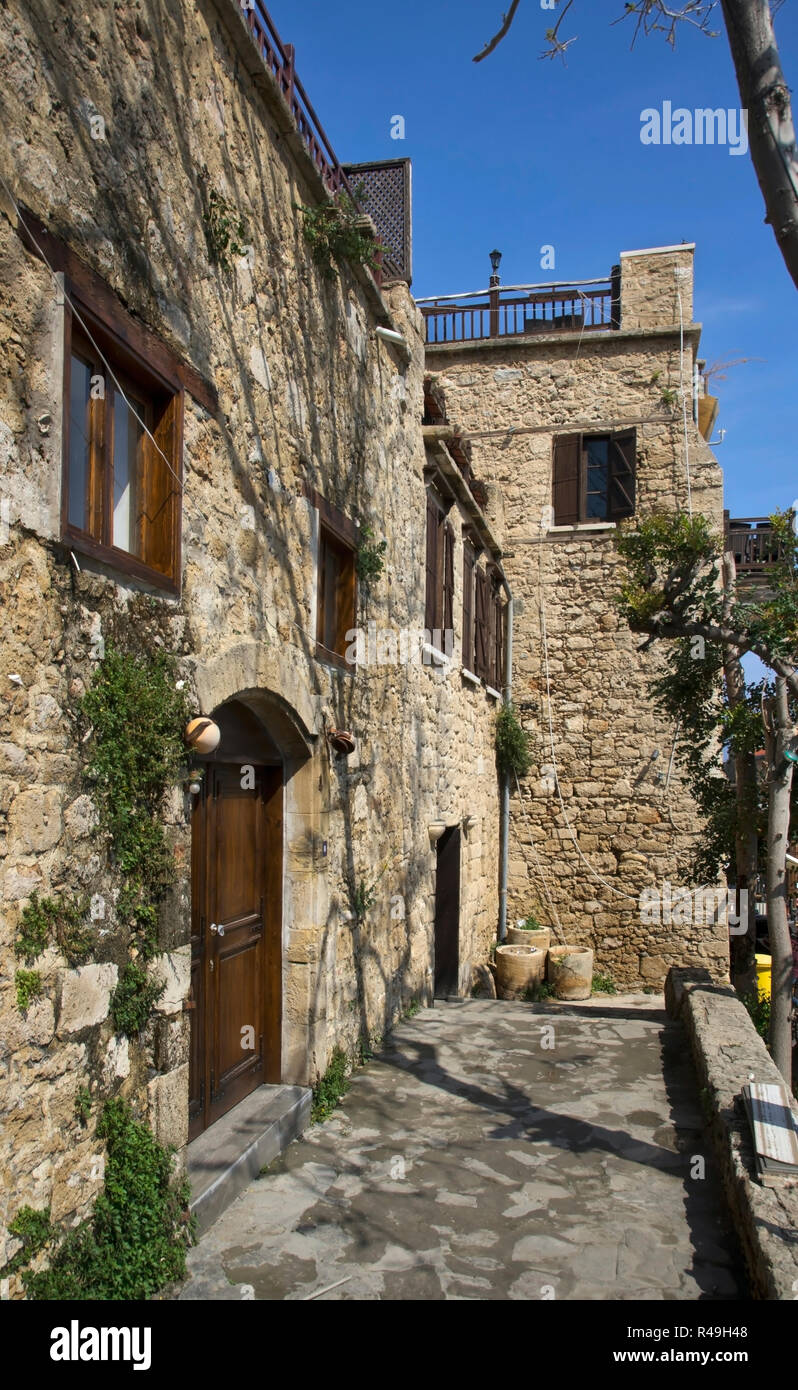 Alte Straße im historischen Viertel von Kyrenia. Zypern Stockfoto